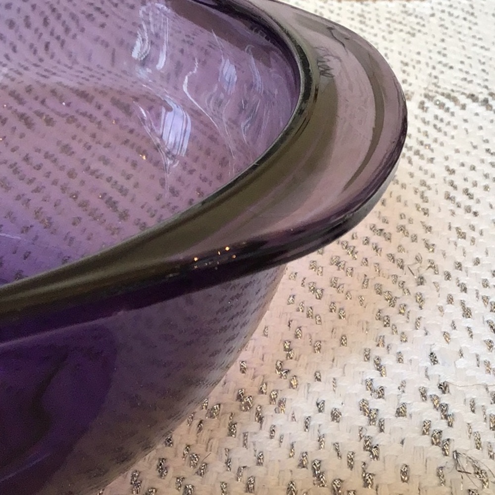 Vintage Pyrex amethyst glass mixing bowl or casserole dish - Picture 10 of 10